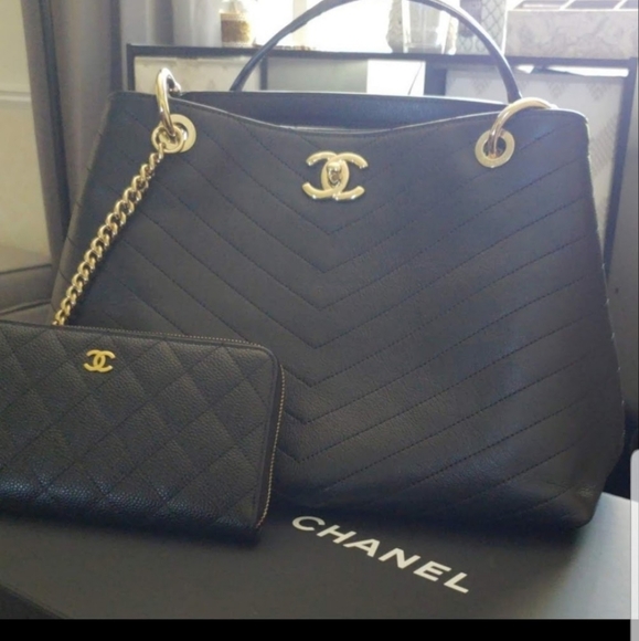 Chanel Classic Long Zipped Wallet (Purse Seperate) - Picture 2 of 6